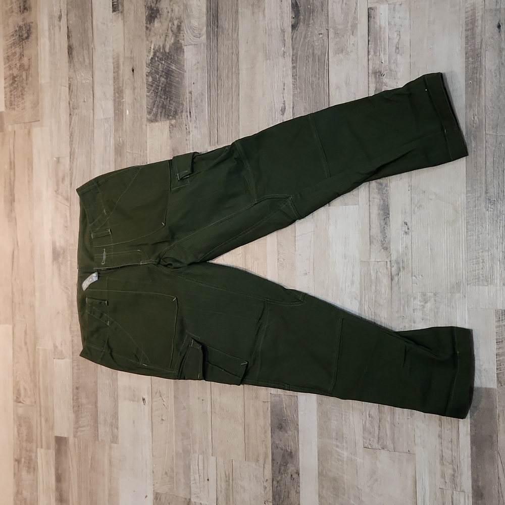 Mountain Hardwear cargo pants - Picture 3 of 4